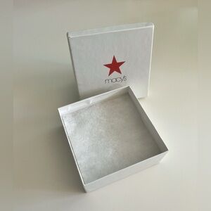 🗽Macy's White Box with Red Star Logo